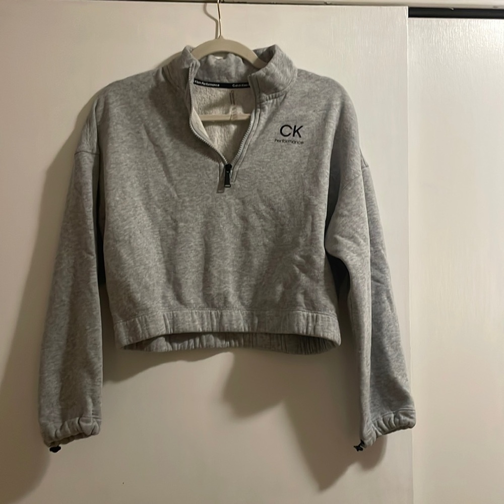 Calvin Klein Cropped gray hoodie. Half zip.